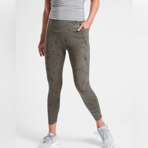 Athleta Velocity Marble 7/8 Stash Pocket Leggings Size M